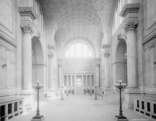 Main waiting room, Pennsylvania Station, New York, c.1910
