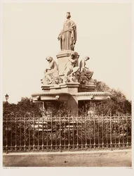 Nîmes, Fountain