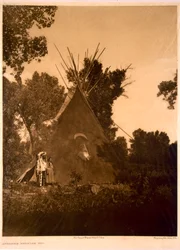 Apsaroke Medicine Tipi
