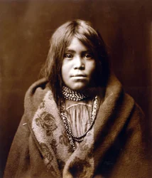 An Apache girl, photo Edward S. Curtis