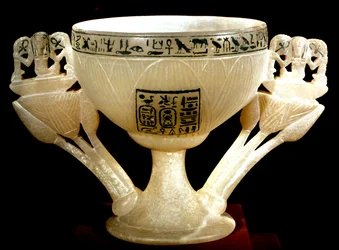 Egyptian antiquity: cup of the Immortality of the benefactors of Thebes. Lotus shaped alabaster chalice. From the treasure of Tutankhamun (1345-1327 BC) 18th dynasty. found in the Valley of kings, Thebes. 1342 BC. Cairo, Egyptian Museum