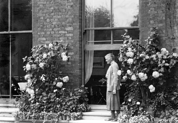 Gulielma Lister at her home, Sycamore House, Leytonstone, c.1930