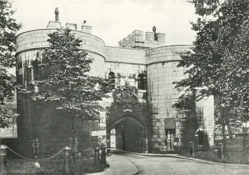 Middle Tower, Tower of London