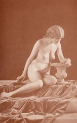 Nudist art: The Urn