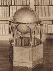 Oxford: Oriel College, An eighteenth century Globe in the Library