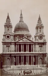 Postcard of the West Front of St Paul