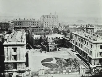 St Thomas Hospital: elevated view of the exterior