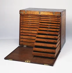 A mahogany travelling chest