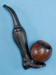 Composition pipe with stem in the shape of a leg and a wooden detachable bowl