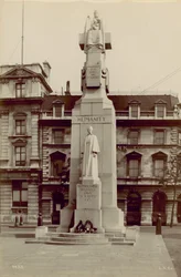 Memorial to Edith Cavell