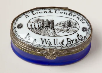 Oval patch box with white porcelain lid