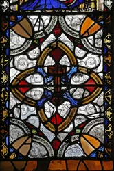 Window n4 depicting grisaille & St Peter emblem