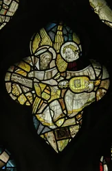 Window depicting two musician angels, one with a hurdy-gurdy