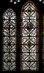 Window s5 depicting two lancets with geometric grisaille
