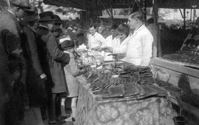 Gingerbread Seller, Paris