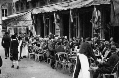 People at a Well-known Parisian Pavement Cafe, 1931