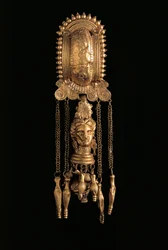 Gold Earring with Pendant from Todi