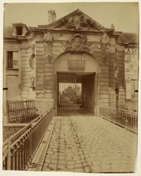 Stains, Former Pied-à-terre of the Dukes of Orléans