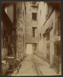 Old Courtyard, 22 Rue Quincampoix (4th)