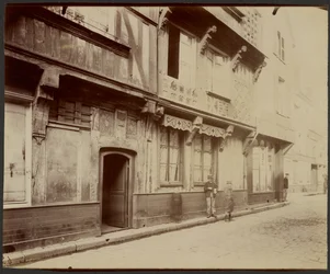 Beauvais, House Rue de la Manufacture