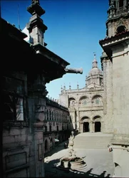 South facade and the Plaza de Praterias
