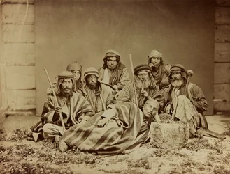 Album Damas et Baalbek: A group of indigenous Syrians in traditional clothes