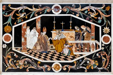 The main altar, equipped with two tables, surmounted by a grandiose marble tabernacle (detail)