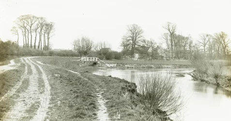 Kelmscott Manor: From the Thames