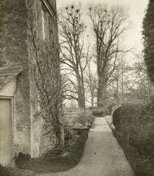 Kelmscott Manor: In the Garden
