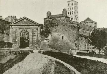 Angouleme, Old Saint-Pierre Gate