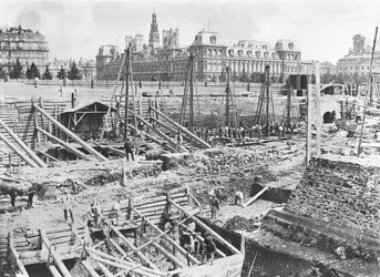 Building of the Hotel-Dieu, Paris