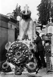 Funeral crowns and man collected in front of the tomb of Emma Van Der Vliet, Countess Le Begue De Germiny (1822-1888)