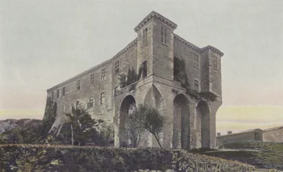 Lavardens, Castle