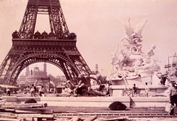 Men building the Fountain St. Vidal near the Eiffel Tower, c.1888