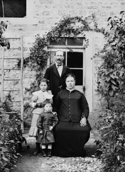 Portrait of a family in the vicinity of Bourmont en Haute Marne. Photography late 19th century. Ducos Collection.