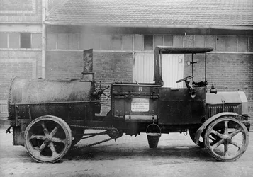 Tarring truck, c.1900