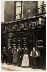 The front of the wine and hotel debit, run by M.Vaissade, at 22 rue de Sevigne, Paris. Postcard beginning 20th century.