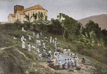 Children in New Caledonia taken to the washing place by the Missionary Sisters, engraved by Gillot