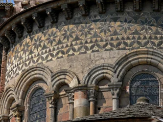 (detail)
