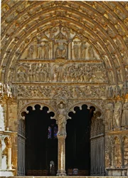 Central door in the west façade