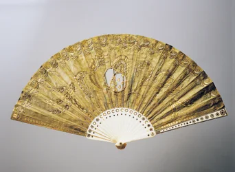 Evening hand fan with stylized floral motifs in silk with sequins, inlay bone ribs