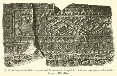 Architectural fragment from the triumphal monument of the City, found in 1866 in the excavations of the new Hotel-Dieu