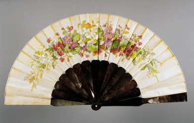 Hand fan with floral motifs