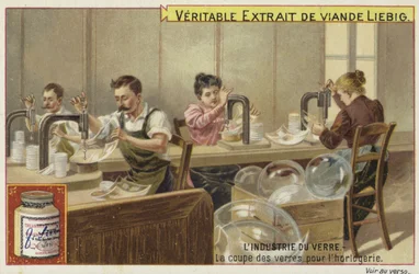 Liebig card featuring the glass industry