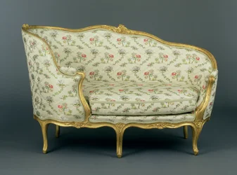 Louis XV Carved Giltwood Veilleuse