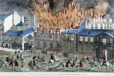Men trying to quench the fire of the Paris opera in 1763