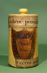 Pharmaceutical jar for storing raw opium