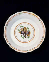 Plate decorated with Masonic attributes
