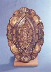 Polylobed elliptical reliquary