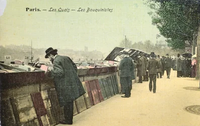 Postcard depicting Bouquinistes along the left bank of the Seine, Paris, pre-1914